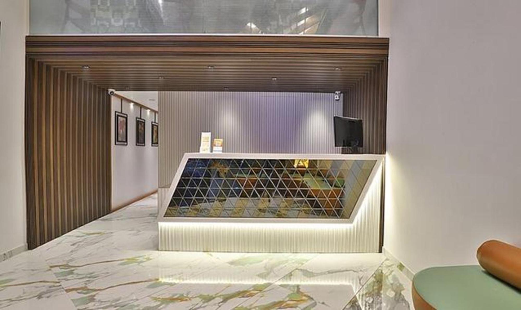 Fabhotel Prime Legend Сурат Экстерьер фото